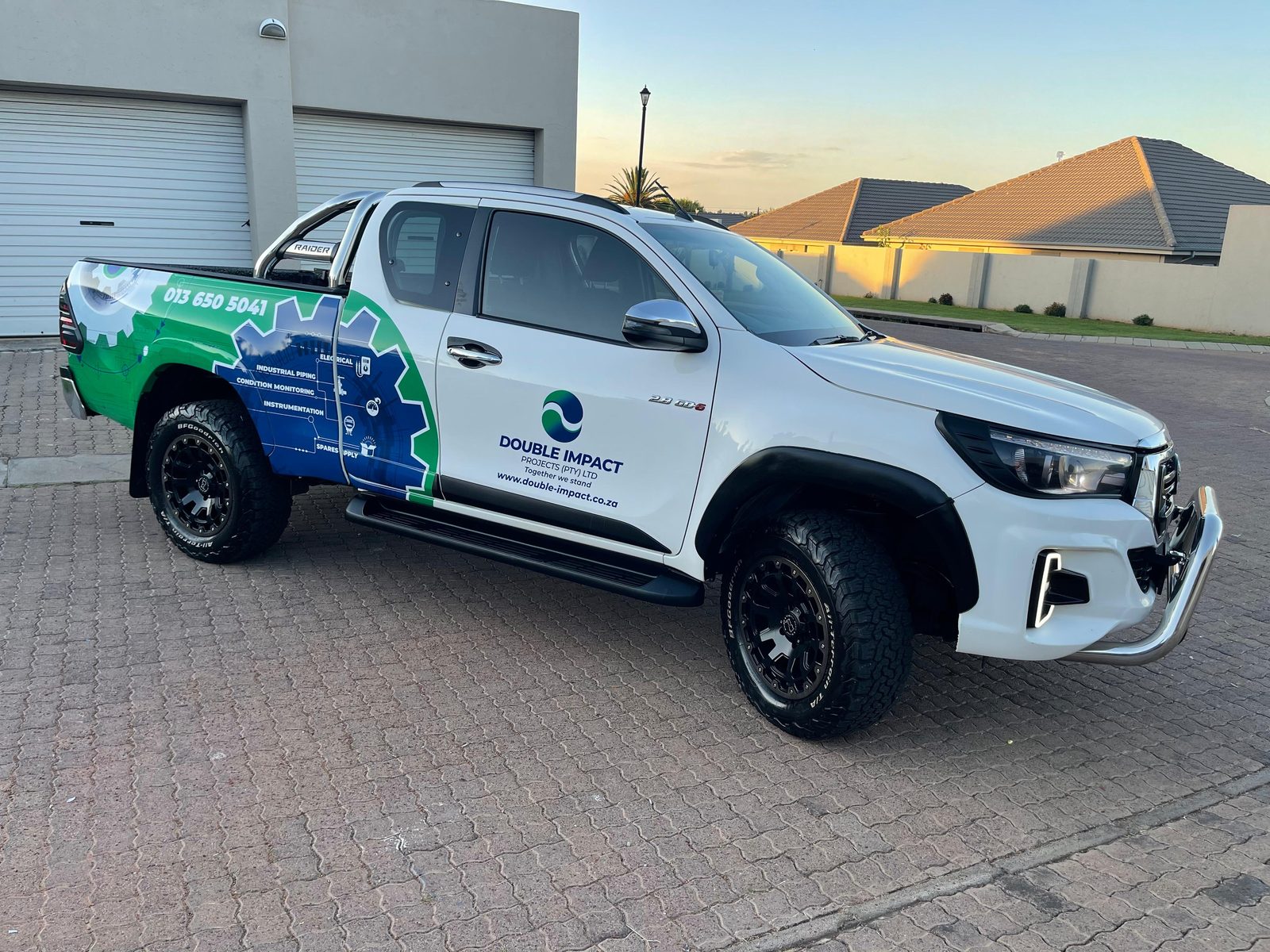 Branded rapid-response field vehicle